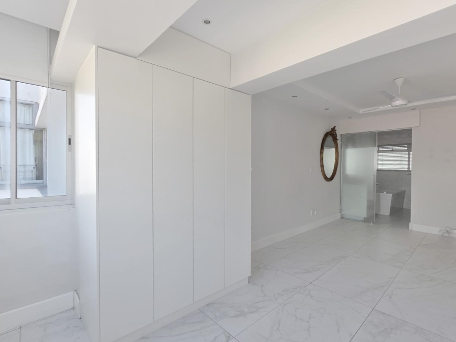 To Let 1 Bedroom Property for Rent in Sea Point Western Cape